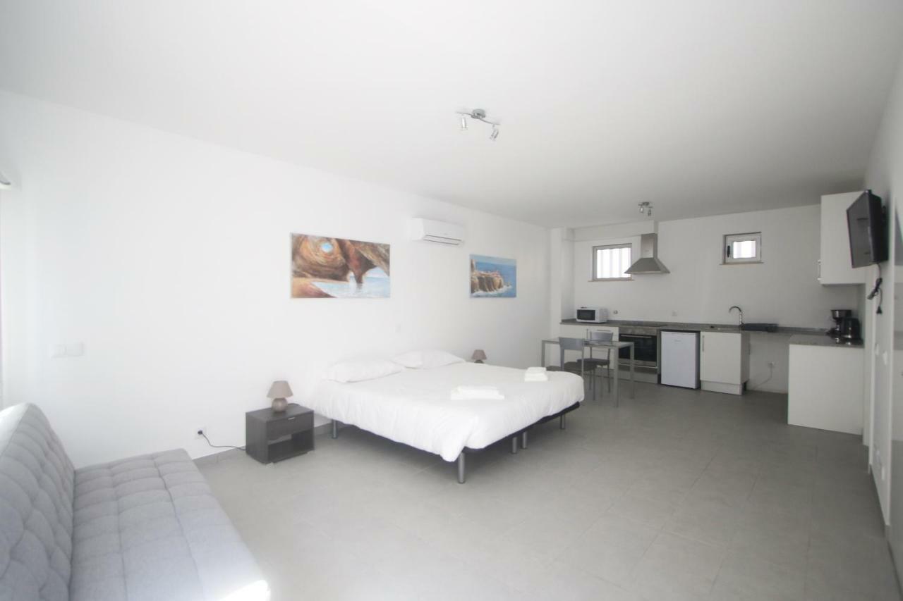 Guest House Lovely Swan Lagos Dış mekan fotoğraf